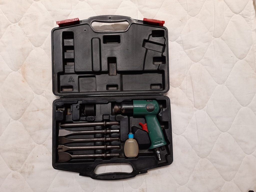 Air Compressor Chisel Set for hire from The Attic in Huercal Overa Almeria